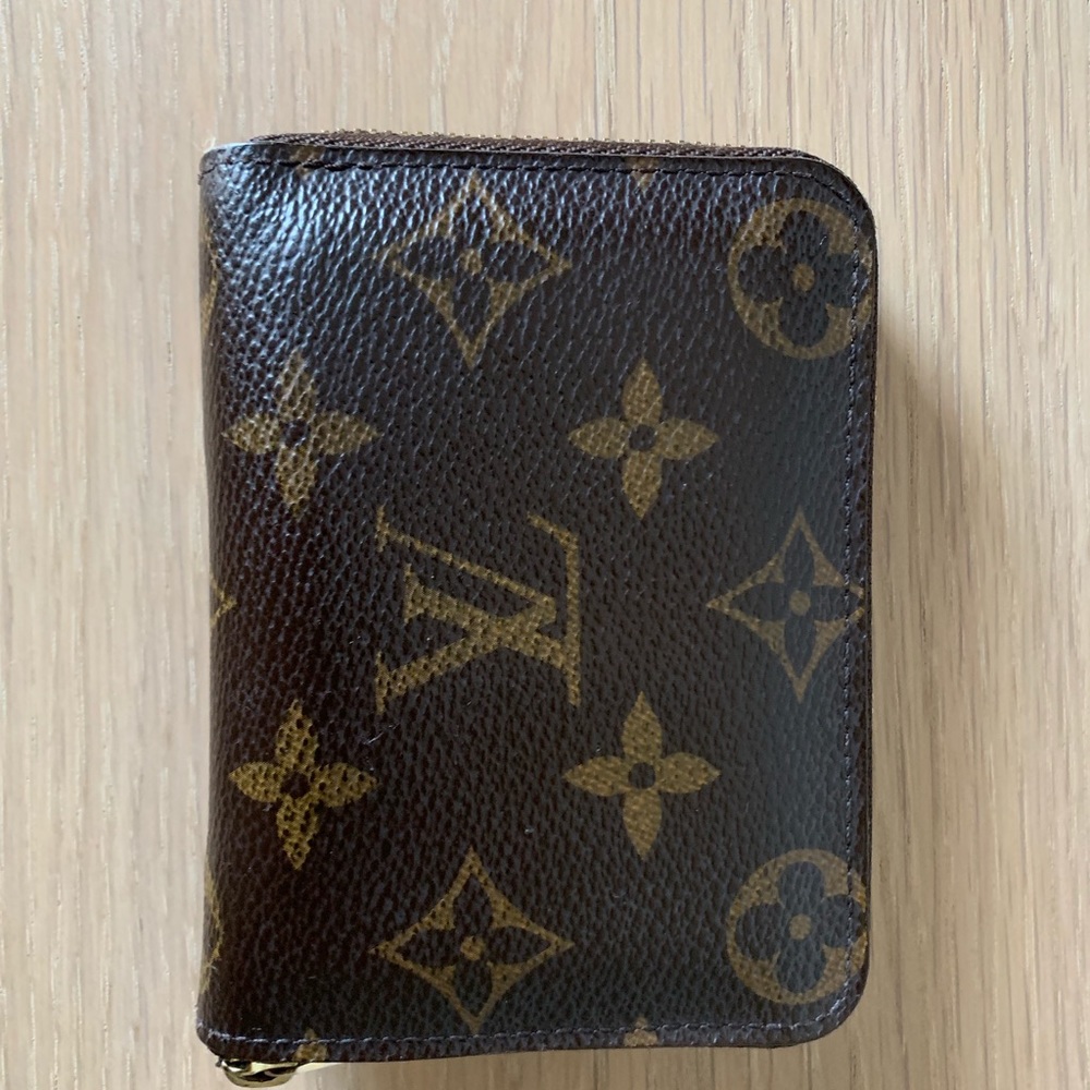 Louis Vuitton monogram zip wallet